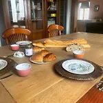Parenthese A La Maison De L'ecrivain Entre Nature Et Petit Dejeuner Festin B&B 3*