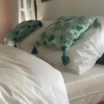 B&B Parenthese A La Maison De L'ecrivain Entre Nature Et Petit Dejeuner Festin 3*