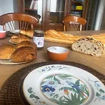 B&B Parenthese A La Maison De L'ecrivain Entre Nature Et Petit Dejeuner Festin 3*