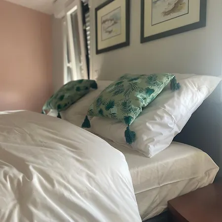 فندق مبيت وإفطار Domaine La Perruche Parenthese Poetique Vue Mont-saint-michel & Petit-dejeuner Festin 3*