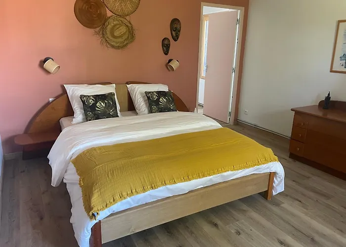 Parenthese Poetique Face Au Mont-Saint-Michel, Entre Nature Vivante, Animaux Et Petit-Dejeuner Festin Servon (Manche)