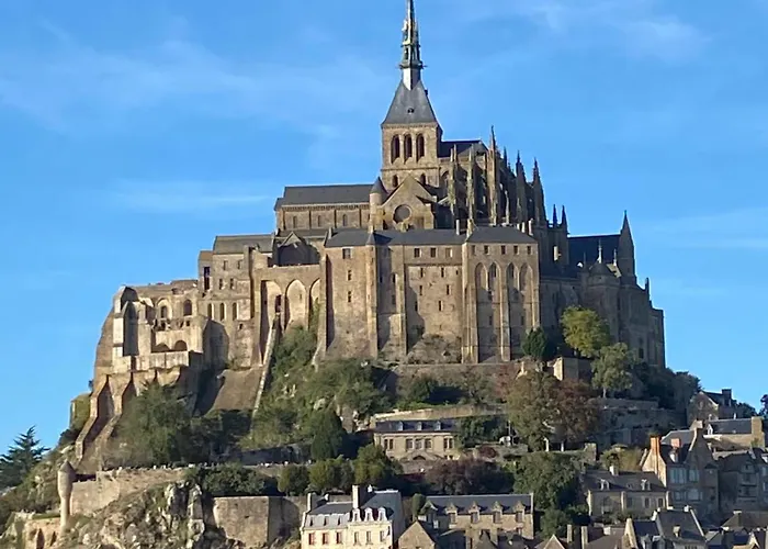 Parenthese Poetique Face Au Mont-Saint-Michel, Entre Nature Vivante, Animaux Et Petit-Dejeuner Festin 3*