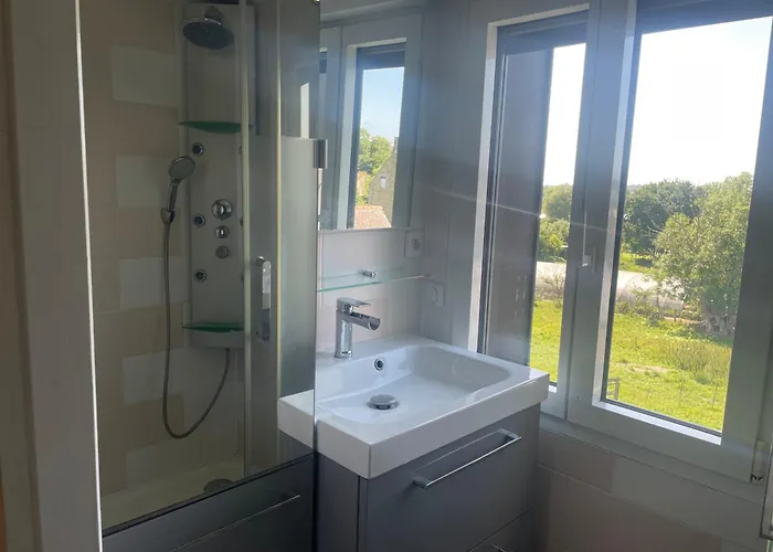 Parenthese Poetique Face Au Mont-Saint-Michel, Entre Nature Vivante, Animaux Et Petit-Dejeuner Festin