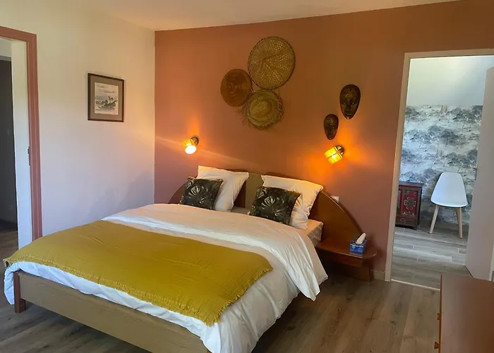 Parenthese Poetique Face Au Mont-Saint-Michel, Entre Nature Vivante, Animaux Et Petit-Dejeuner Festin