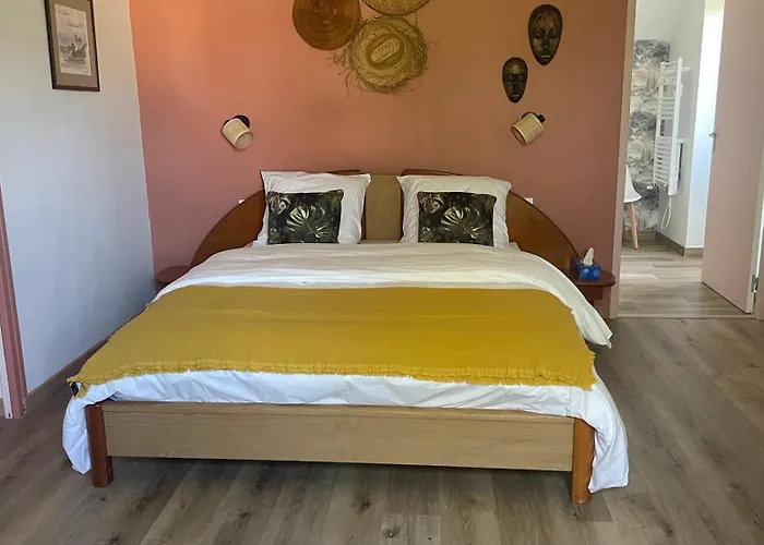 Parenthese Poetique Face Au Mont-Saint-Michel, Entre Nature Vivante, Animaux Et Petit-Dejeuner Festin