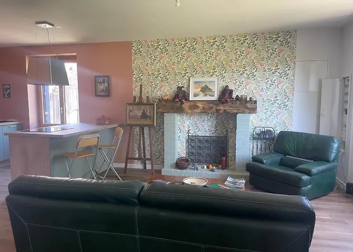 Parenthese Poetique Face Au Mont-Saint-Michel, Entre Nature Vivante, Animaux Et Petit-Dejeuner Festin